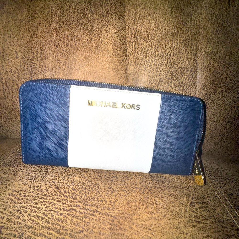 Michael Kors White/Blue Leather Jet Set Zip Around Wallet - Picture 1 of 3